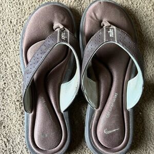 Nike Brown Sandals with Thong Design and Leather Straps